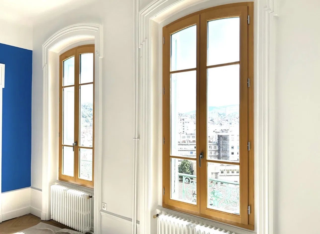 Fenêtres bois cintrées sur mesure - Appartement haussmannien, Saint-Étienne